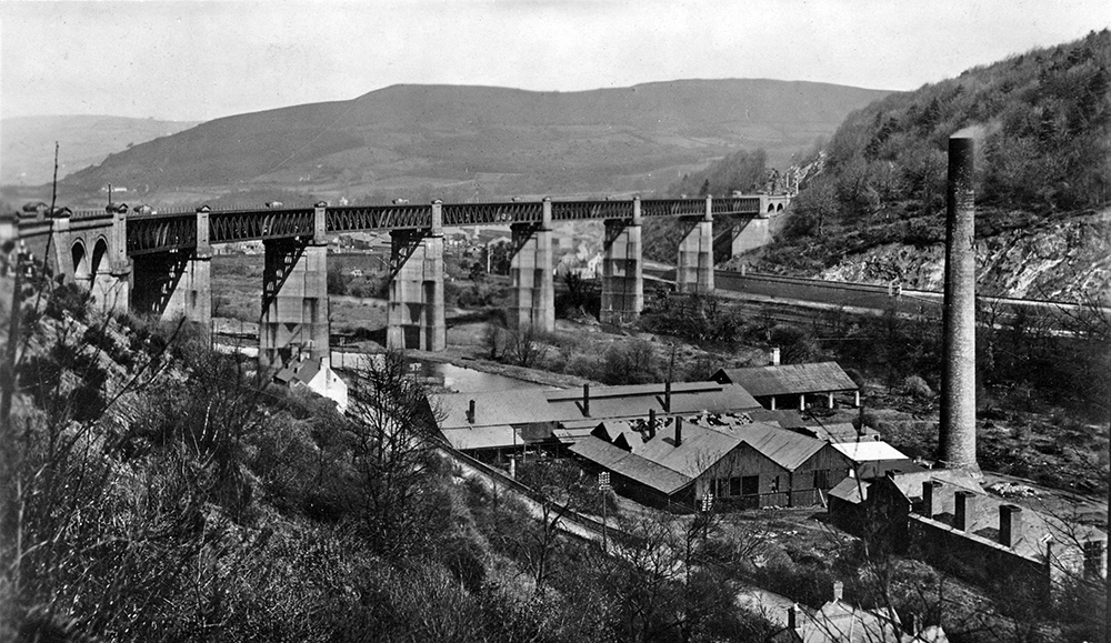 Walnut Tree Viaduct in Taffs Well